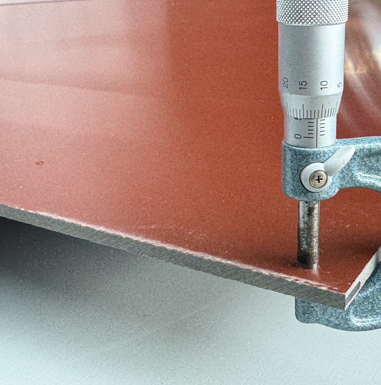 Panme kẹp mép tấm phíp nâu cốt giấy lô 5 mm để đo độ dày